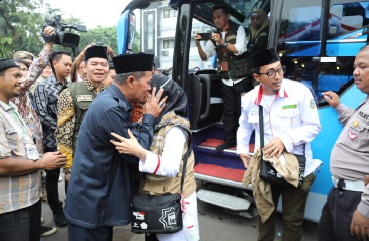 Jemaah haji kota Serang datang, walikota Syafrudin menangis