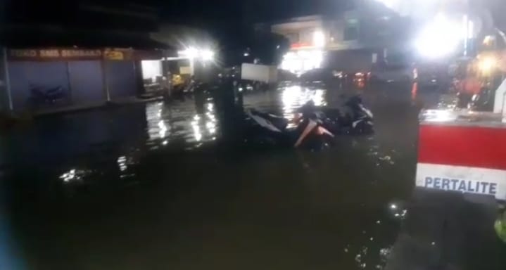 Satu jam diguyur hujan lebat, Kota Serang dilanda banjir