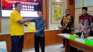 Hari Pamungkas, Partai politik berbondong-bondong serahkan dokumen Bacaleg ke KPU Kota Serang