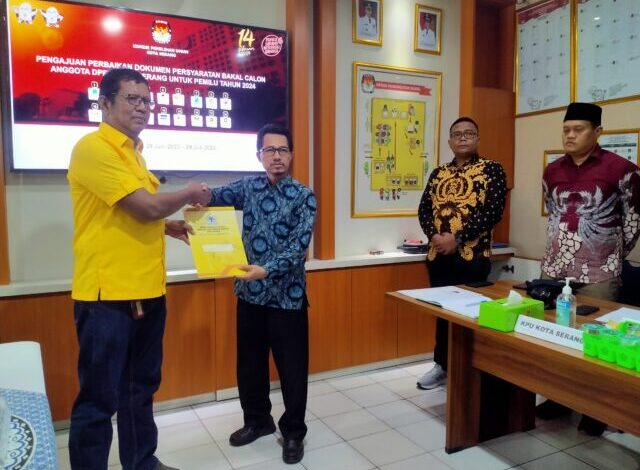 Hari Pamungkas, Partai politik berbondong-bondong serahkan dokumen Bacaleg ke KPU Kota Serang