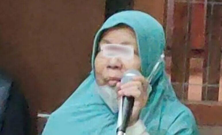Nenek 60 tahun di Surabaya