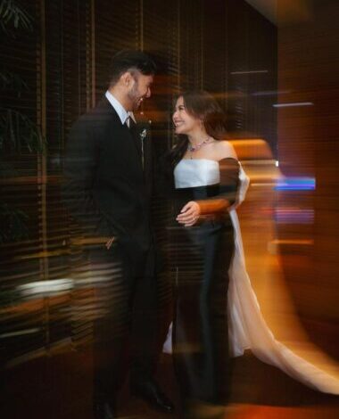 Potret Refal Hady dan Prily Latuconsina saat Gala Premier Ketika Berhenti Di Sini. (Instagram/@refalhady)