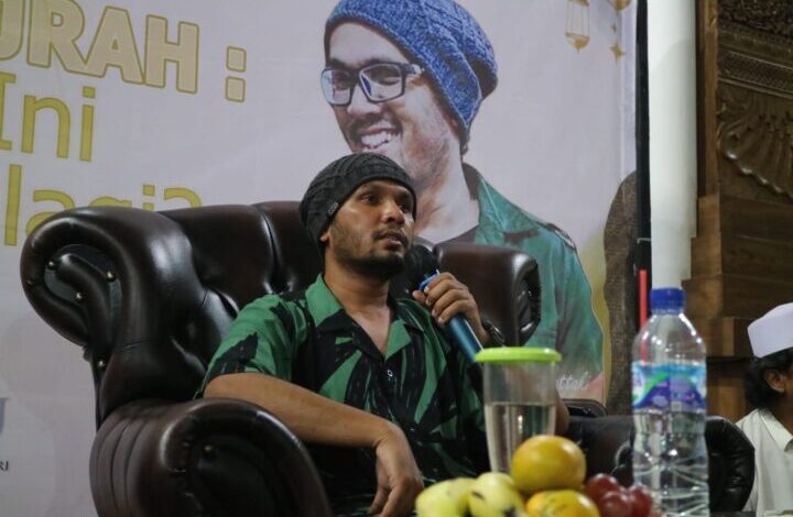 Potret Ustadz Hanan Attaki di acara Semarak Muharram PPPA Daarul Qur’an Banten dan AKMI Untirta. (ISTIMEWA)