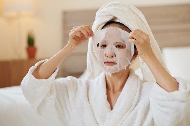 mengatasi 5 masalah kulit, mulai dari kulit berminyak hingga berjerawat dengan cara masker wajah bahan alami
