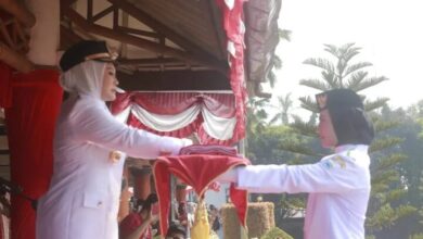 Bupati Pandeglang, Irna Narulita bertindak selaku Inspektur upacara pada peringatan HUT RI ke 78.