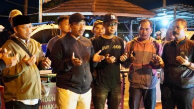 Sekda Pandeglang Ali Fahmi Sumanta melepas honorer yang akan demo ke Jakarta, Senin 7 Agustus 2023