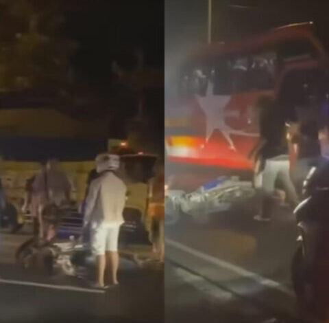 Seorang pengendara motor diamuk oleh beberapa pria lantaran halangi bus lawan arah di depan SMPN 3 Babat Lamongan pada Sabtu, 9 September 2023. (Instagram/@info.babat)