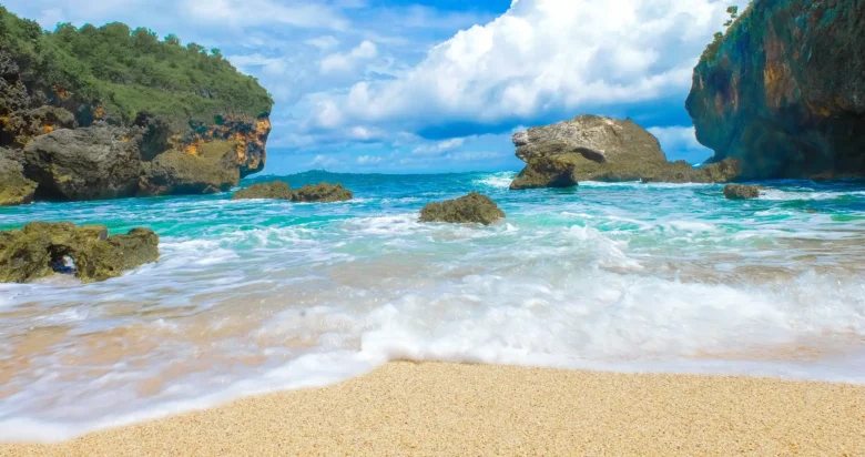 3 wisata pantai Jogja terbaik dengan spot sunset menawan 2023 yang romantis dan eksotis