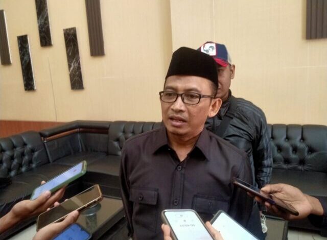 Wakil Ketua DPRD Kota Serang Hasan Basri harap pekan ini jalur frontage unyur bisa digunakan