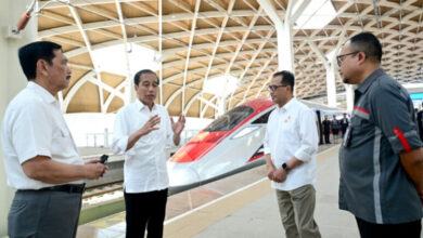 Kereta Cepat Whoosh kata Presiden Jokowi beroprasi normal