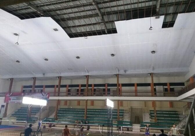 Plafond Graha Pancasila Pandeglang rusak dan tengah direhab (Dok Bantenraya)