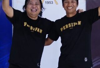 Pelatih Persipan Suwita Pata (kanan)