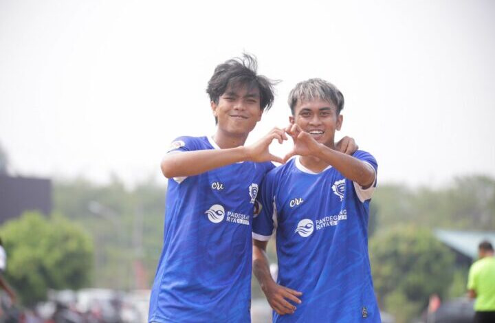 Dua pemain Persipan Pandeglang selebrasi usai mencetak gol, Rabu 11 Oktober 2023 (Dok Persipan)