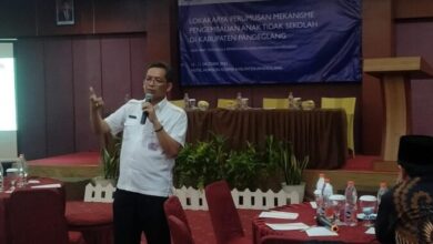 Sekretaris Dinas (Sekdis) Kabupaten Pandeglang, Sutoto menjadi pembicara dalam lokakarya Dindikpora Pandeglang,