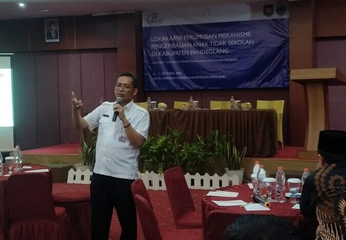 Sekretaris Dinas (Sekdis) Kabupaten Pandeglang, Sutoto menjadi pembicara dalam lokakarya Dindikpora Pandeglang,