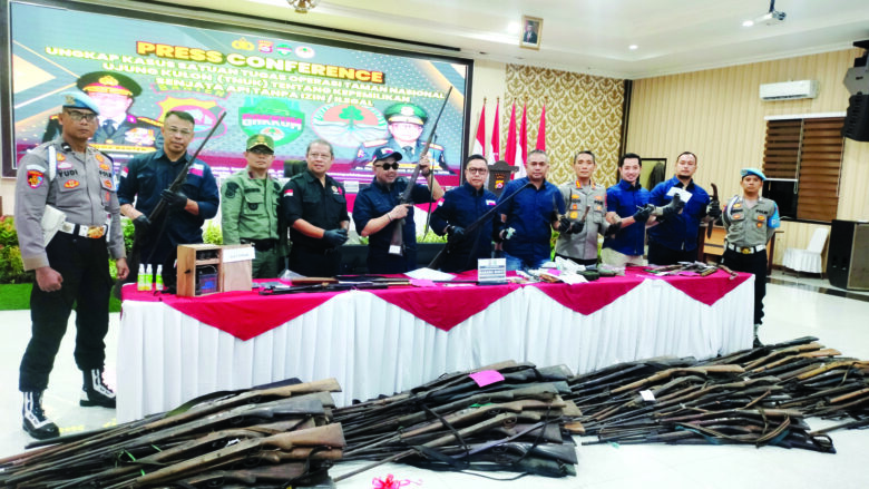 Terdakwa Pemburu Badak Jual 7 Cula ke Jakarta