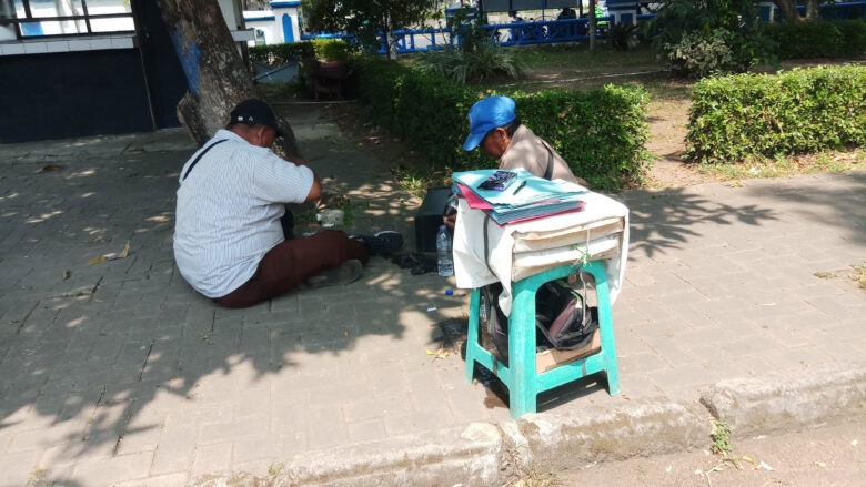 Doni Serang Pedagang Map di Dukcapil Kota Serang Ngeluh Sepi Penjualanya 1