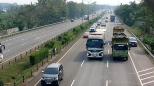 Doni Serang Truk Dominasi Tol Tangerang Merak Saat Akhir Pekan 1