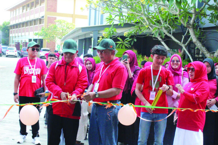 Universitas Faletehan Beri Hadiah Umroh Bagi Pegawai yang telah Bekerja 10 sampai 20 Tahun