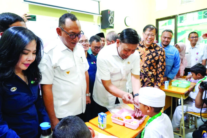 Wiranto Puji Uji Coba Makan Bergizi Gratis Ala Helldy