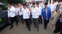 Doni Serang Andra Soni Dimyati Berjalan Saat Daftar ke KPU Banten 1