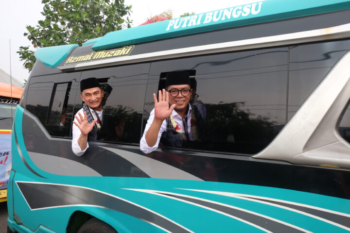 Doni Serang Andra Soni Dimyati Pulang Naik Elf Usai Daftar ke KPU Banten 1