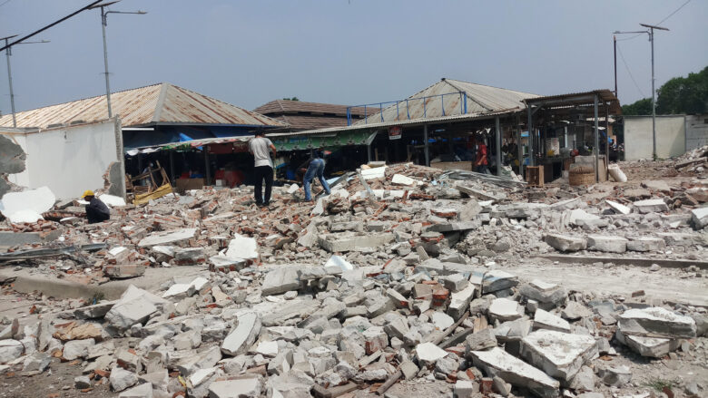 Doni Serang Bangunan di Pasar Kepandean Dibongkar 1