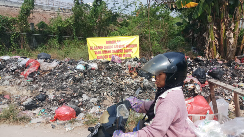 Doni Serang Buang Sampah Sembarangan Disumpah Ketabrak Mobil 1