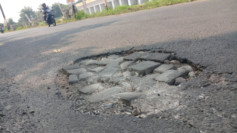 Doni Serang Jalan Rusak Ditambal Paving Block Lumrah di Kota Serang 3