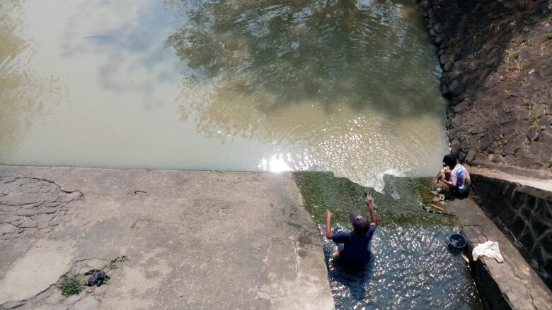 Doni Serang Mancing Disaluran Irigasi 1