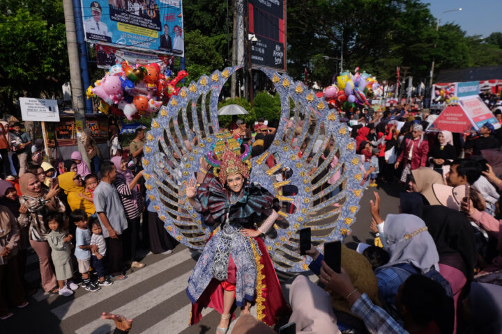 Doni Serang Pawai Budaya di Kota Serang 1