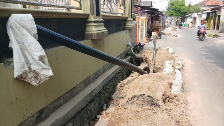 Doni Serang Pemasangan Instalasi Pipa Air Bersid di Kaligandu Tegal Kota Serang 1