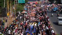 Ribuan Masyarakat Kota Serang Padati Jalan Veteran Demi Melihat Doni Serang Ribuan Masyarakat Kota Serang Padati Jalan Veteran Demi Melihat Pawai Budaya 1