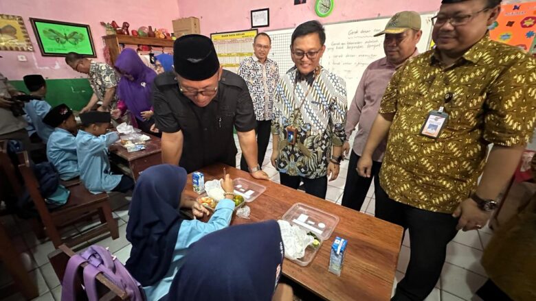 Program Makan Bergizi Gratis dari PT PLN Indonesia Power UBP Suralaya Disambut Gembira Para Siswa