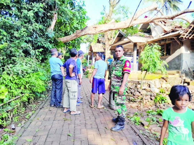 Disapu Angin Kencang, 4 Rumah Warga Rusak