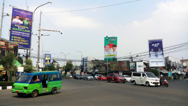 Doni Serang Demi Tebar Pesona Bilboard Calon Walikota Serang Mejeng di Perempatan Ciceri 1