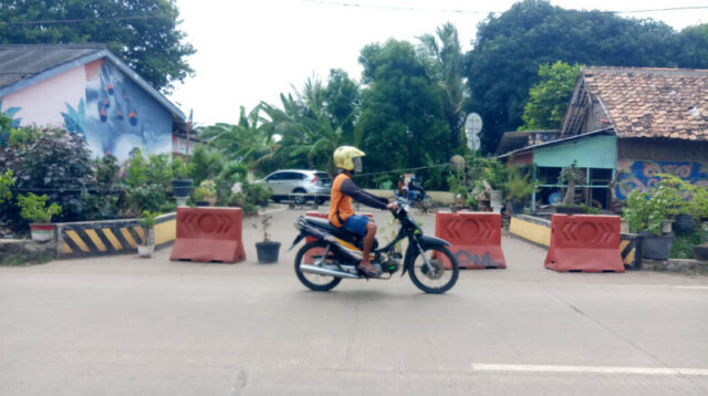 Doni Serang Jembatan Khozin Kota Serang Ditutup 1