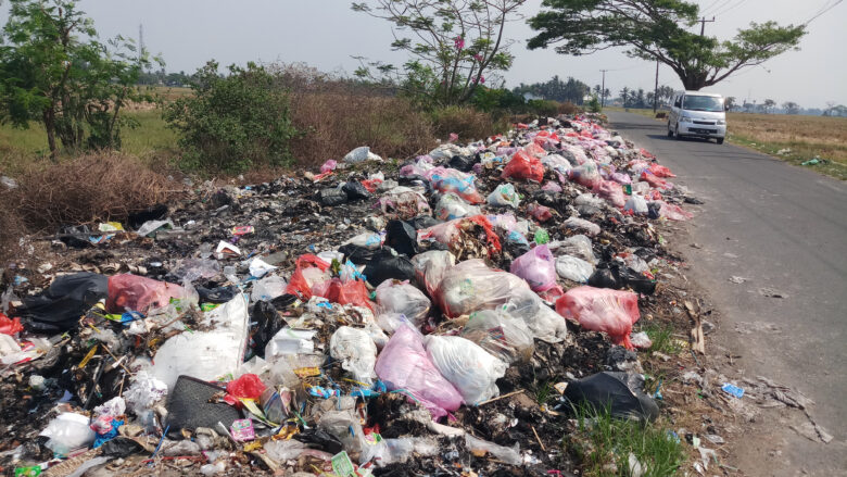 Doni Serang Sampah Liar di Jalan Sawah Luhur Kasemen Kota Serang 1