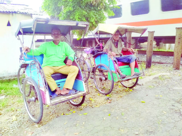 Tukang Becak di Banten Bertahan Karena Tak Ada Pilihan (Lain)