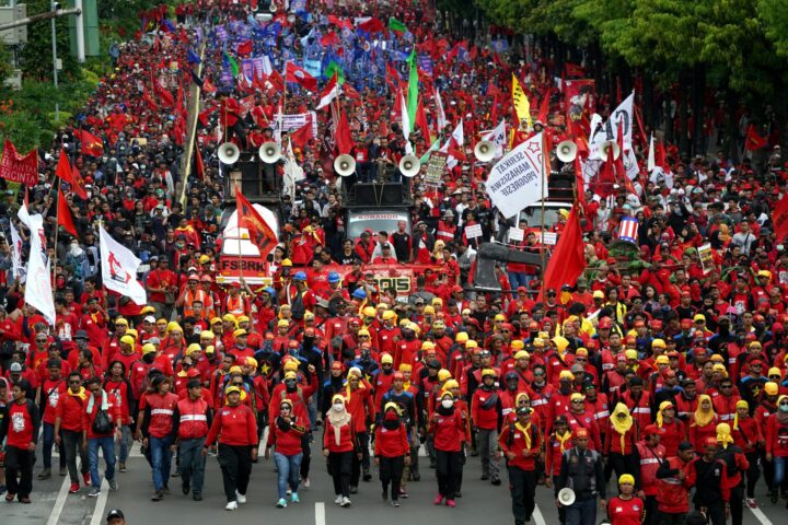 Buruh Minta Naik 10 Persen