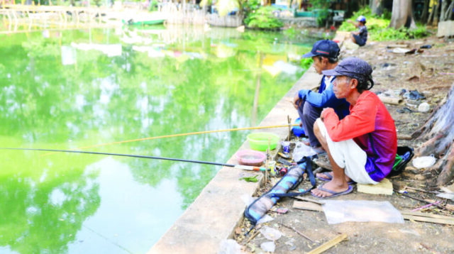 Warga Apresiasi Benih Ikan di Situ Cipondoh