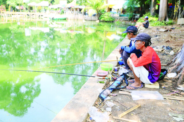 Warga Apresiasi Benih Ikan di Situ Cipondoh