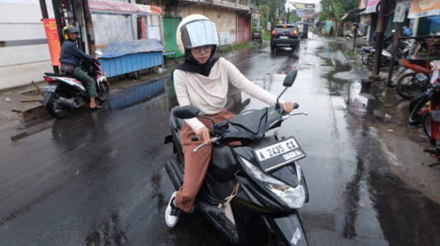 Doni Serang Banyak Kendaraan Putar Balik Akibat Jalan Kelapa Dua Kota Serang Banjir 1