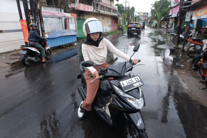 Doni Serang Banyak Kendaraan Putar Balik Akibat Jalan Kelapa Dua Kota Serang Banjir 1