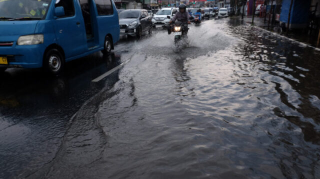 Doni Serang Jalan Raya Serang Cilegon Banjir 1