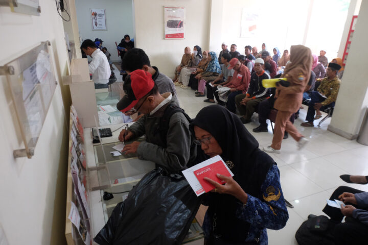 Doni Serang Pelayanan Bank Banten KCK Serang Ramai 1