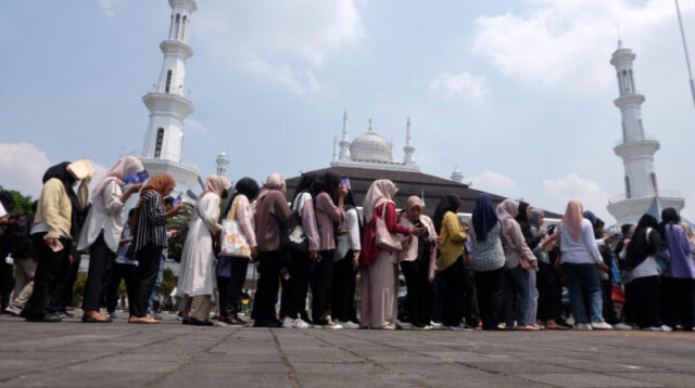 Doni Serang Pencari Kerja Antre di Job Fair Banten 2024 1