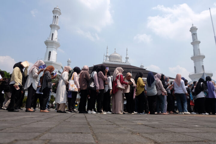 Doni Serang Pencari Kerja Antre di Job Fair Banten 2024 1