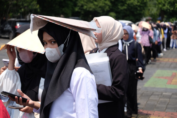 Doni Serang Ratusan Pencari Kerja Dijemur Saat Antre Masuk Tenda Job Fair 1