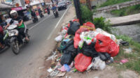 Doni Serang Sampah Liar Numpuk di Jalur Wisata Banten Lama 1